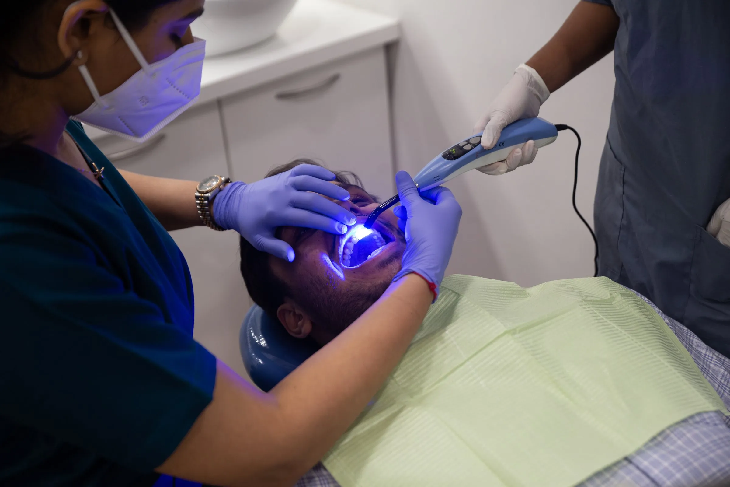 In-clinic teeth whitening at i-Smile